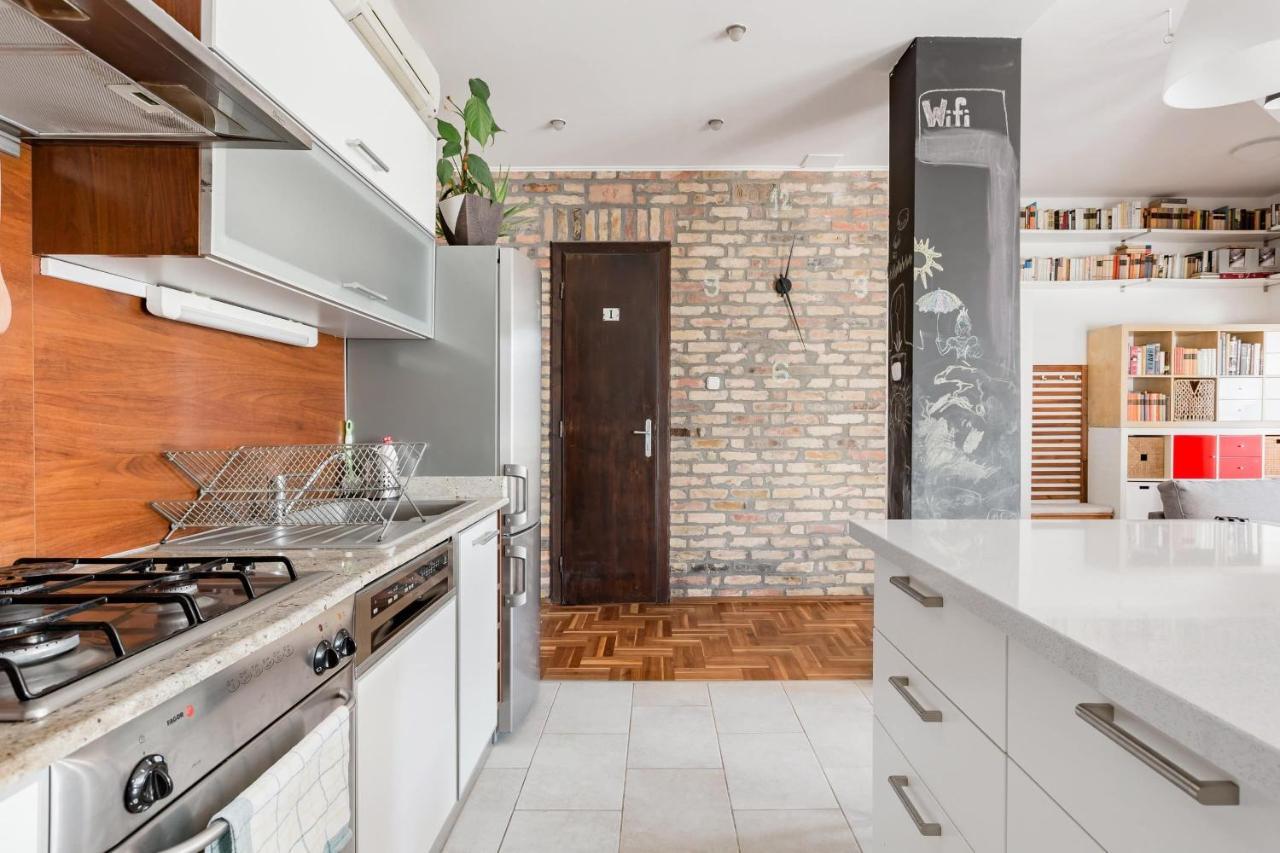 Relax Into Loft Living At A Light-Filled City Escape Budapest Exterior photo
