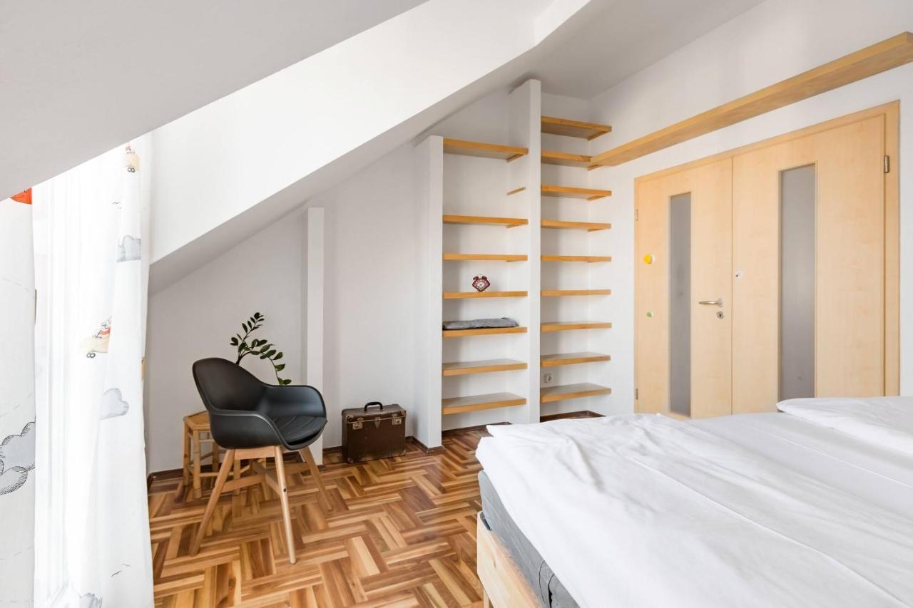 Relax Into Loft Living At A Light-Filled City Escape Budapest Exterior photo