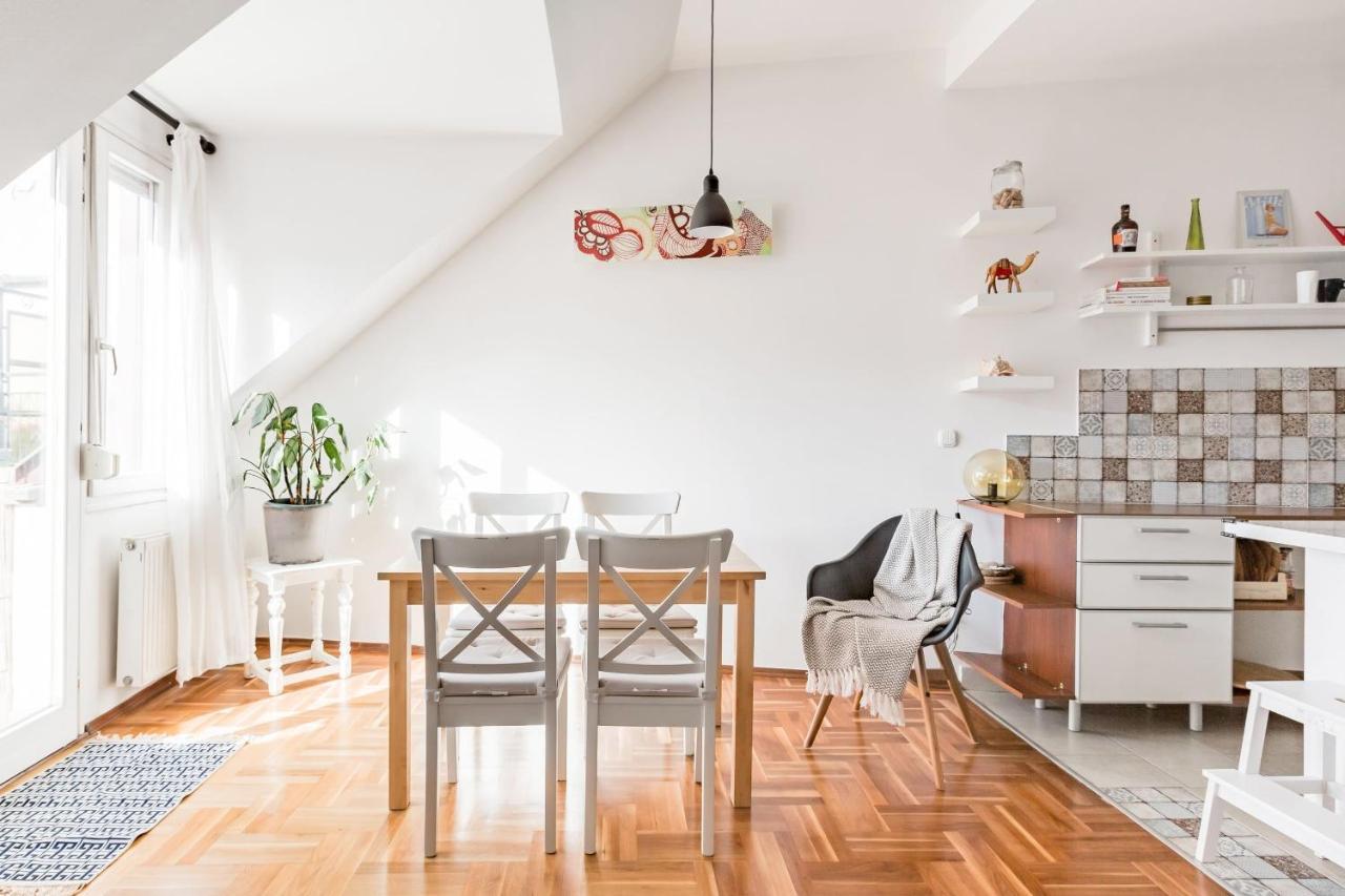 Relax Into Loft Living At A Light-Filled City Escape Budapest Exterior photo