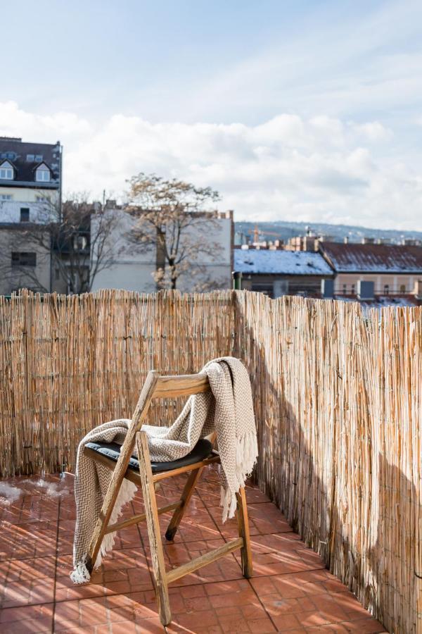 Relax Into Loft Living At A Light-Filled City Escape Budapest Exterior photo