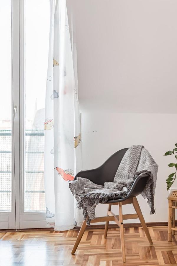 Relax Into Loft Living At A Light-Filled City Escape Budapest Exterior photo