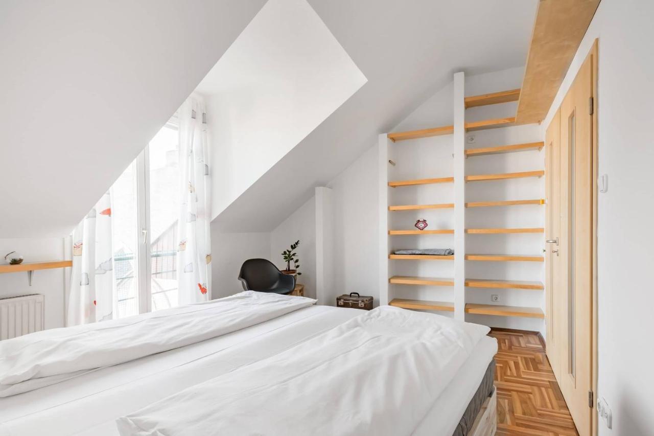 Relax Into Loft Living At A Light-Filled City Escape Budapest Exterior photo
