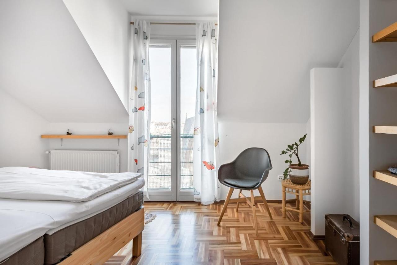 Relax Into Loft Living At A Light-Filled City Escape Budapest Exterior photo