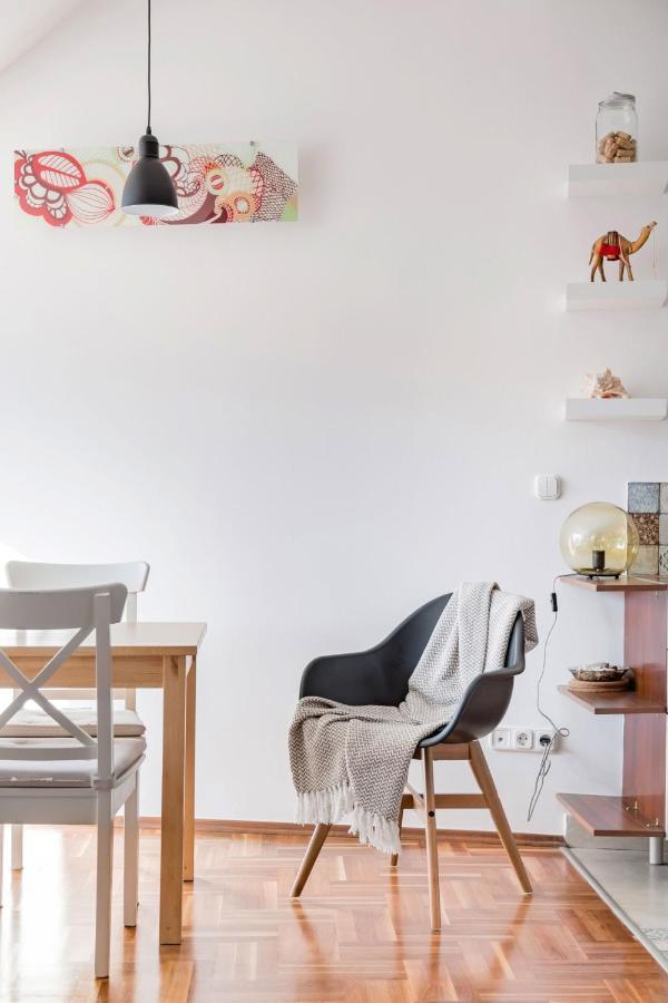 Relax Into Loft Living At A Light-Filled City Escape Budapest Exterior photo